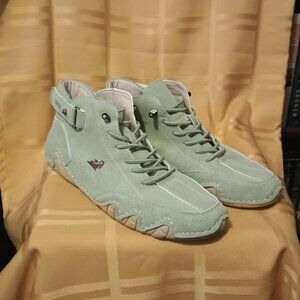 LDeck suede high top walking shoes size 10